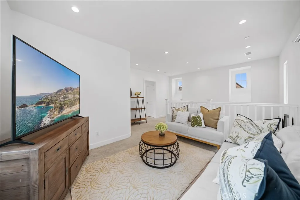 Additional image 65 of 67 Runner, Irvine, CA 92620