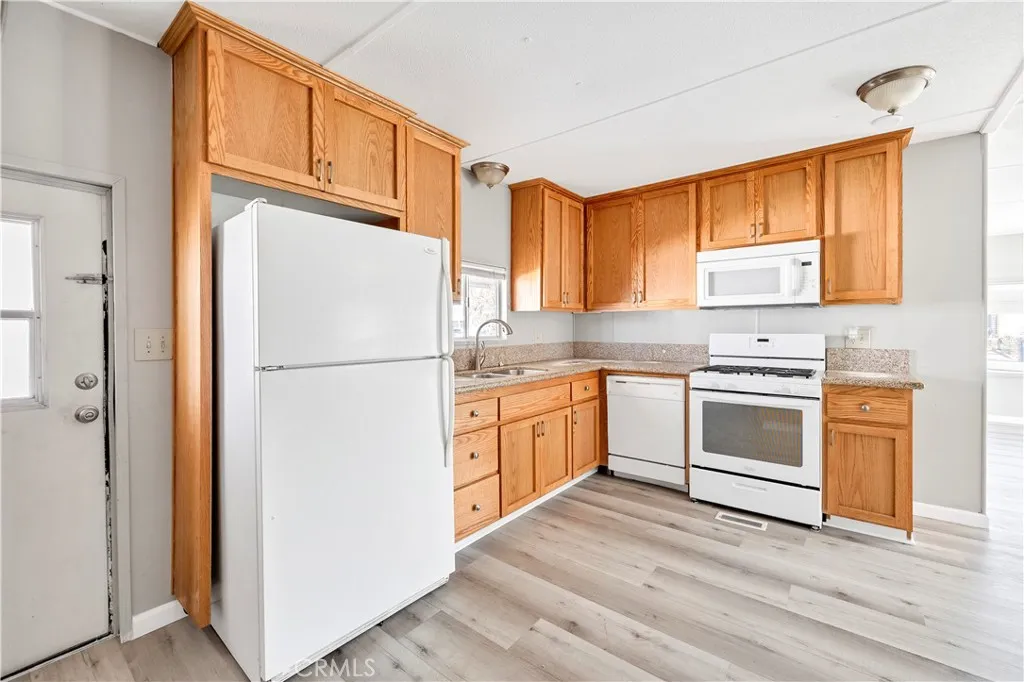 Additional image 8 of 845 S Lyon Ave, Hemet, CA 92543