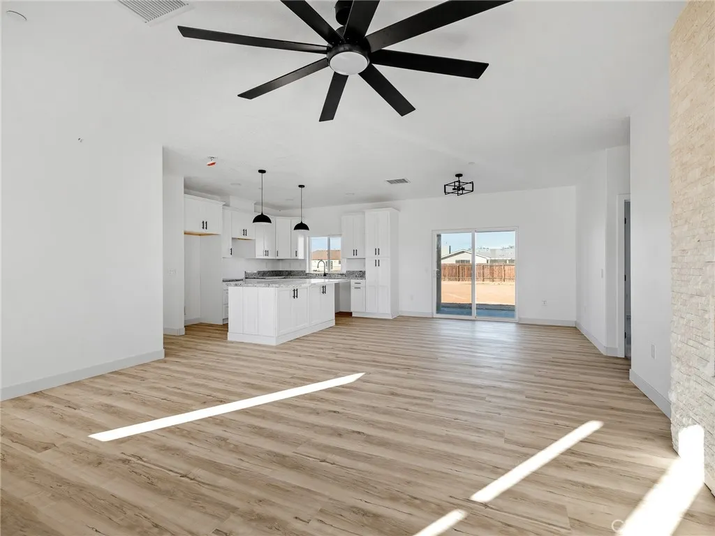 Additional image 46 of 15605 Dale Evans Parkway, Apple Valley, CA 92307