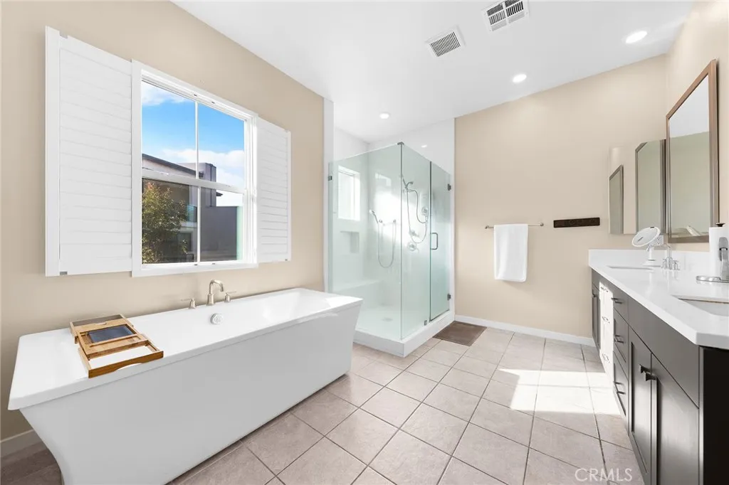 Additional image 106 of 115 Frame, Irvine, CA 92618