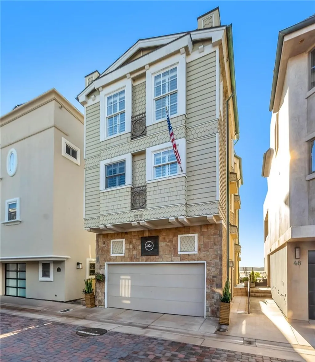 47 Surfside Ave, Surfside, CA 90743