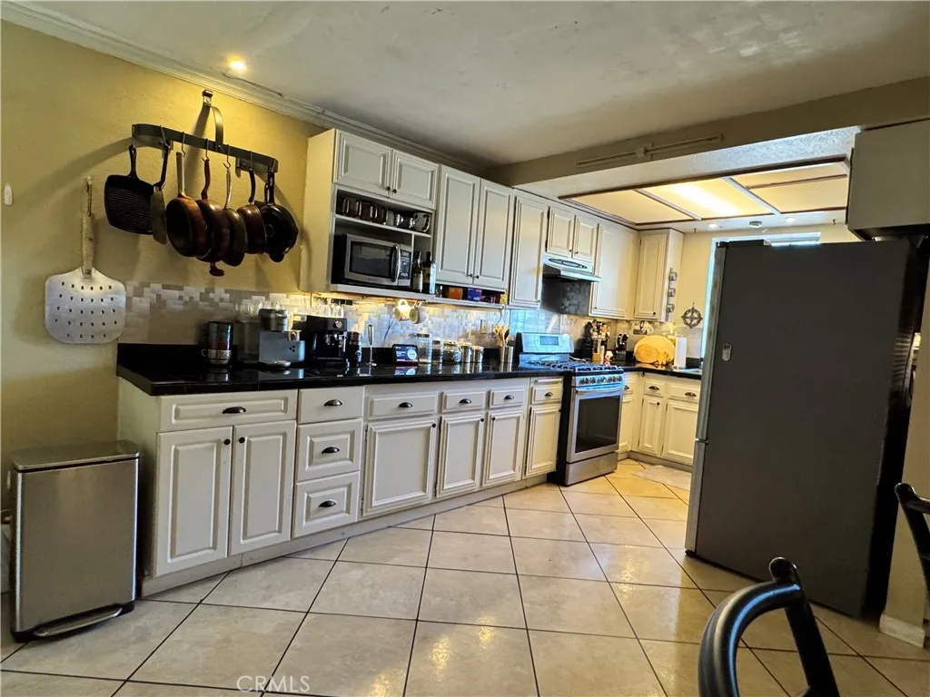 Additional image 96 of 13931 Shadow Dr, Fontana, CA 92337