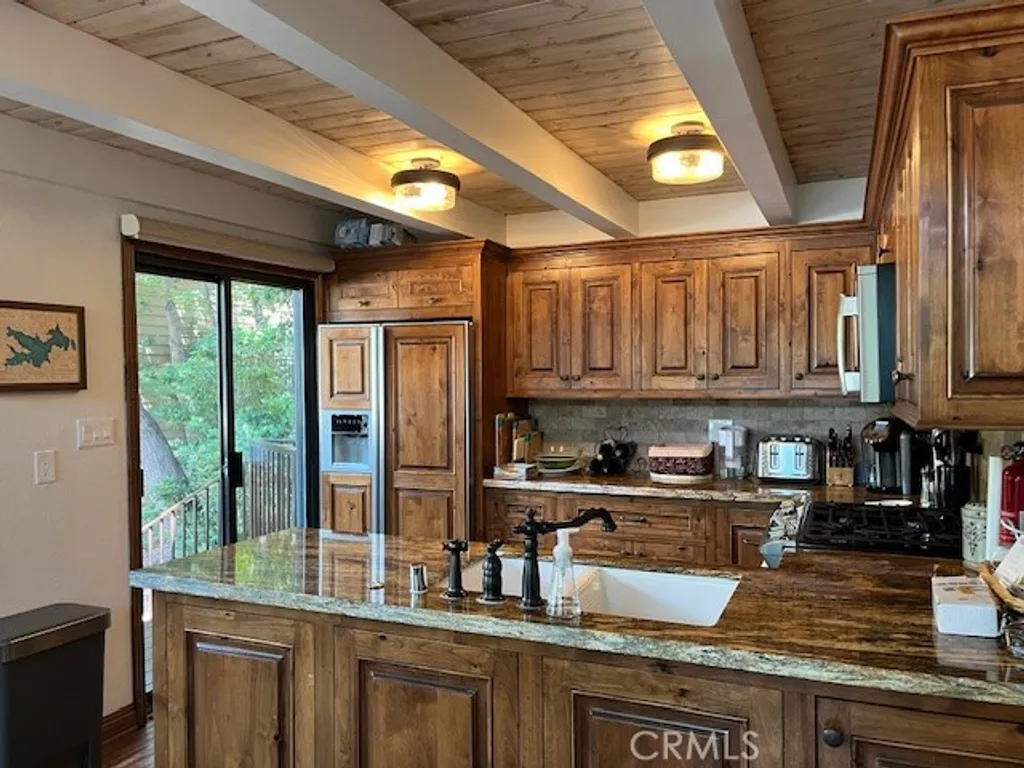 Additional image 3 of 27821 Peninsula Dr. #414, Lake Arrowhead, CA 92352