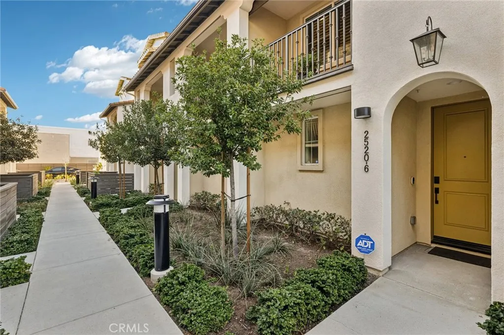 Additional image 2 of 2520 Valentina Way Unit 6, Commerce, CA 90040