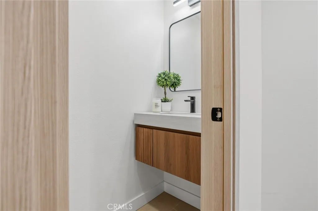 Additional image 12 of 9502 Via Salerno, Burbank, CA 91504