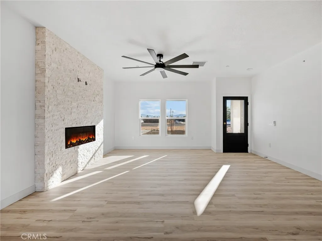 Additional image 45 of 15605 Dale Evans Parkway, Apple Valley, CA 92307