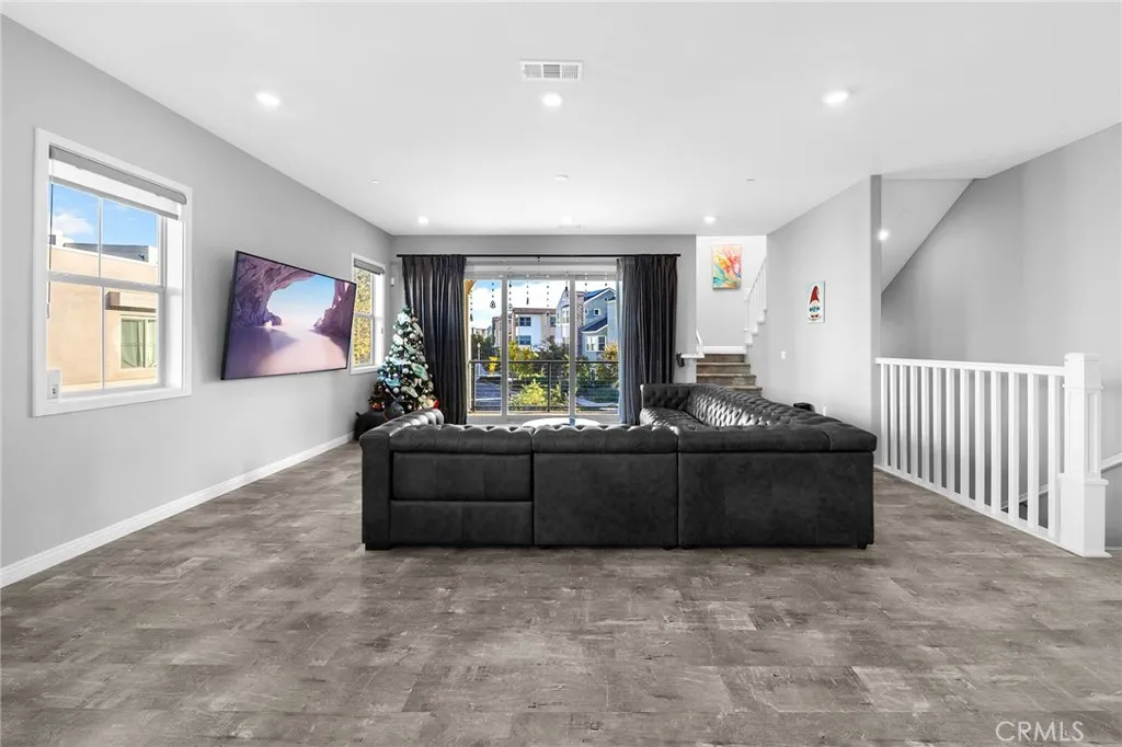 Additional image 87 of 115 Frame, Irvine, CA 92618