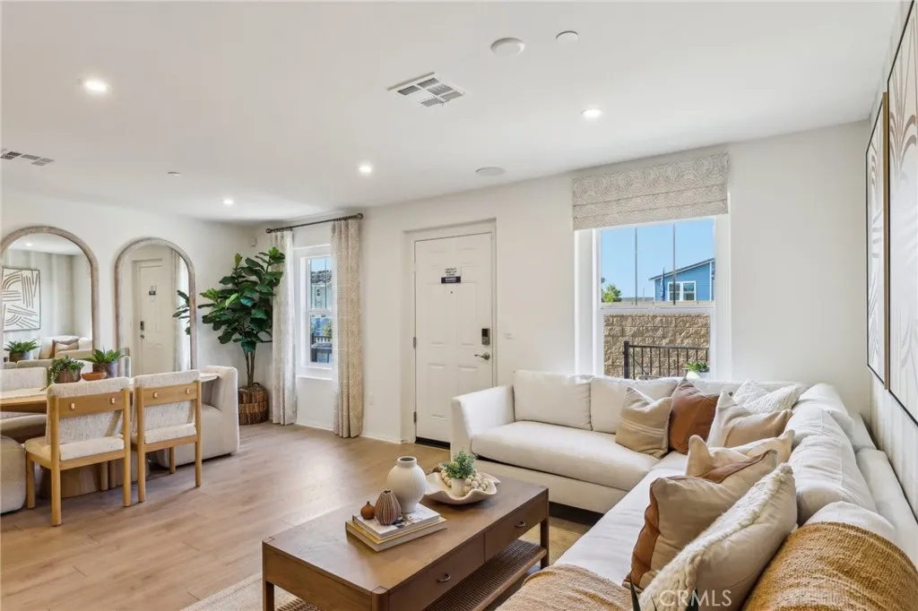 Additional image 4 of 15513 April Dawn Way Unit 3, Fontana, CA 92336