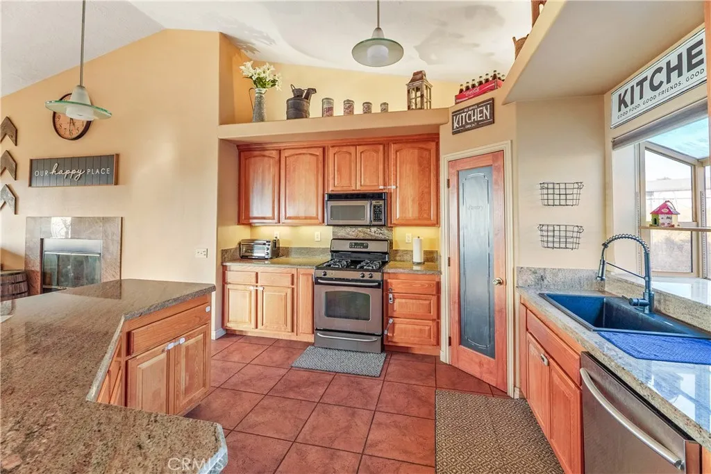 Additional image 59 of 23053 Roundup Way, Apple Valley, CA 92308