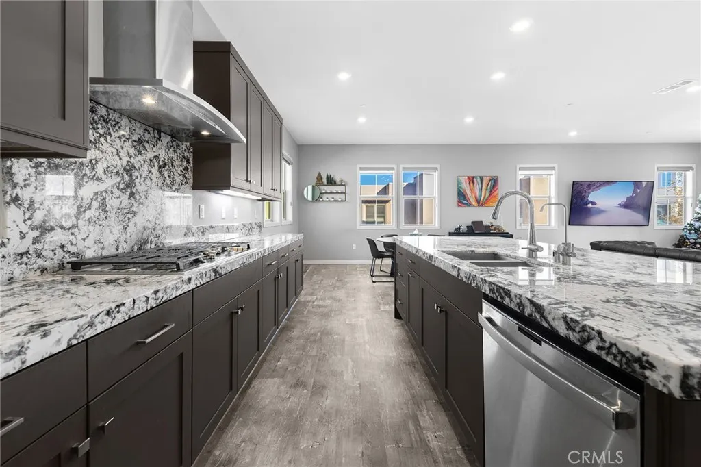 Additional image 13 of 115 Frame, Irvine, CA 92618