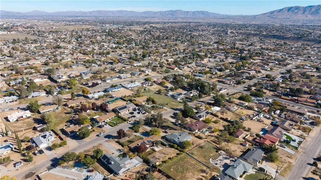 16395 Mission St, Hesperia, CA 92345