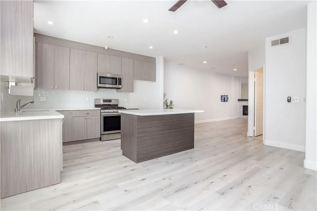 Additional image 2 of 18347 Saticoy Unit 28, Reseda, CA 91335