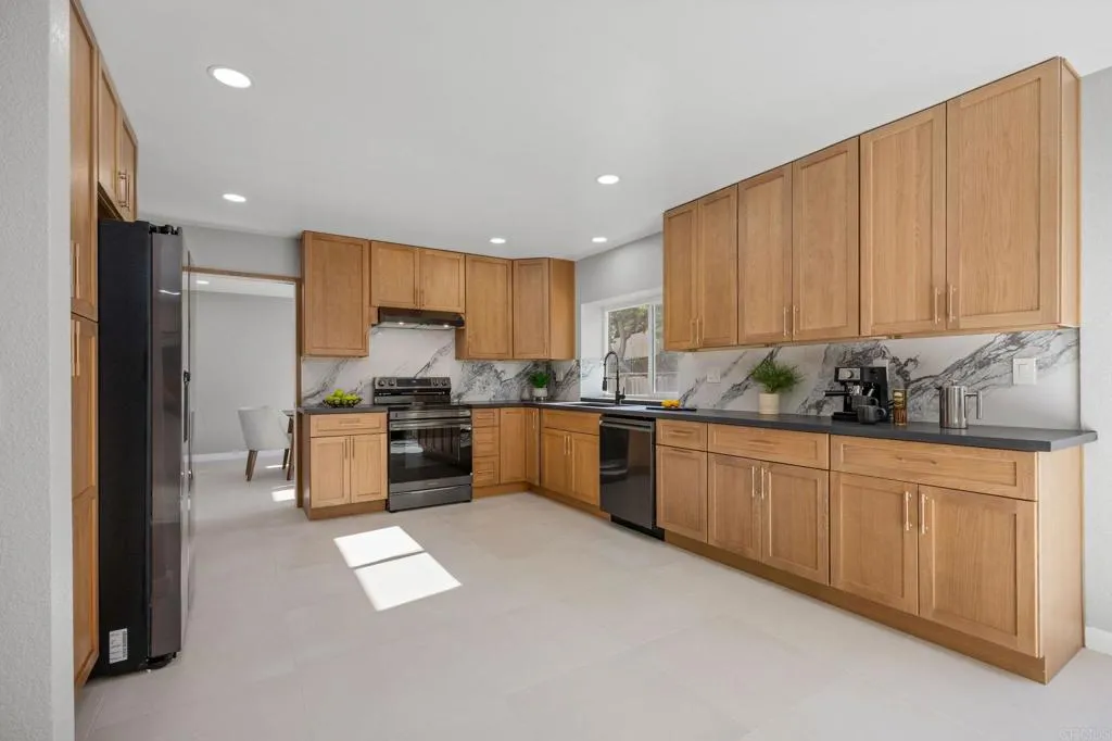 Additional image 18 of 2755 Victoria Avenue, Carlsbad, CA 92010