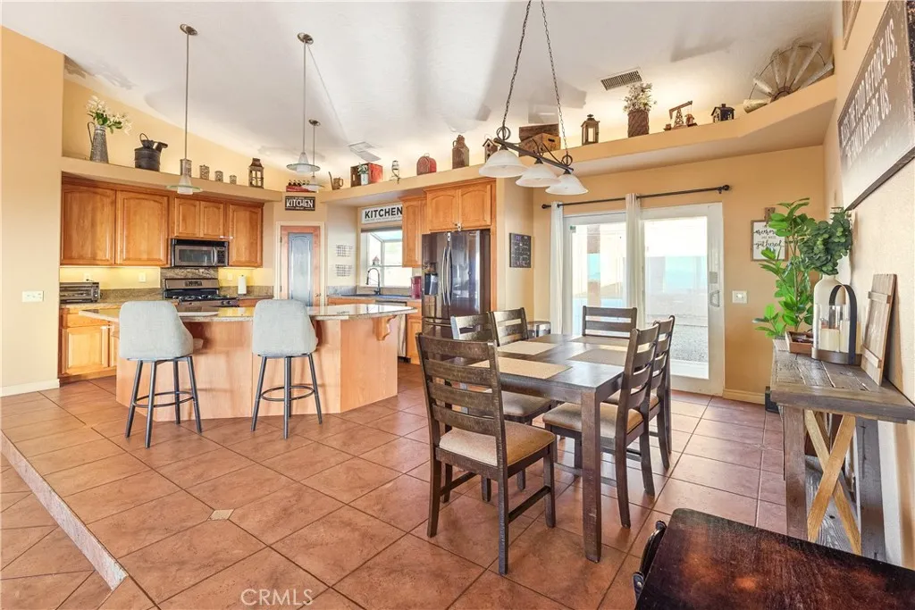 Additional image 22 of 23053 Roundup Way, Apple Valley, CA 92308