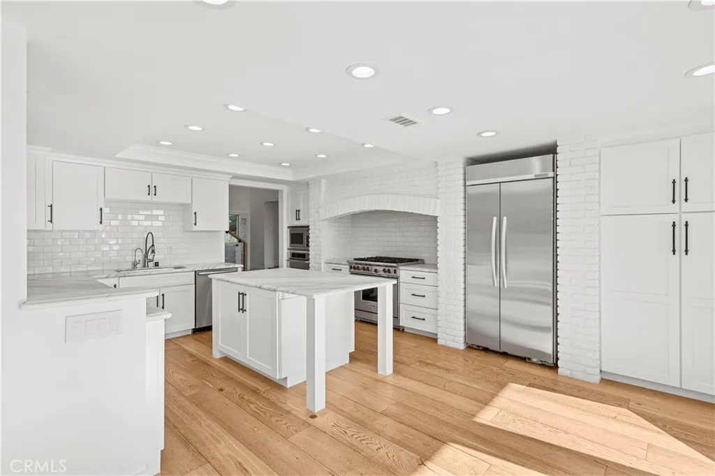 Additional image 11 of 2572 Bayshore Dr, Newport Beach, CA 92663