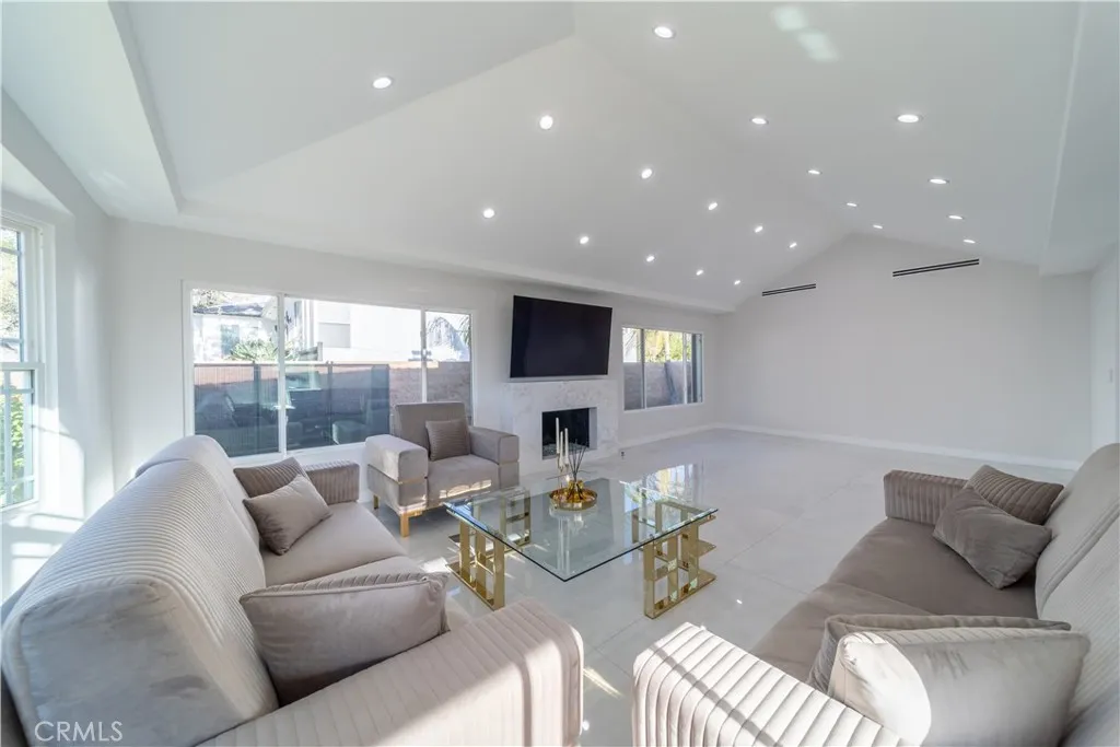 Additional image 41 of 902 E Walnut Avenue, Burbank, CA 91501