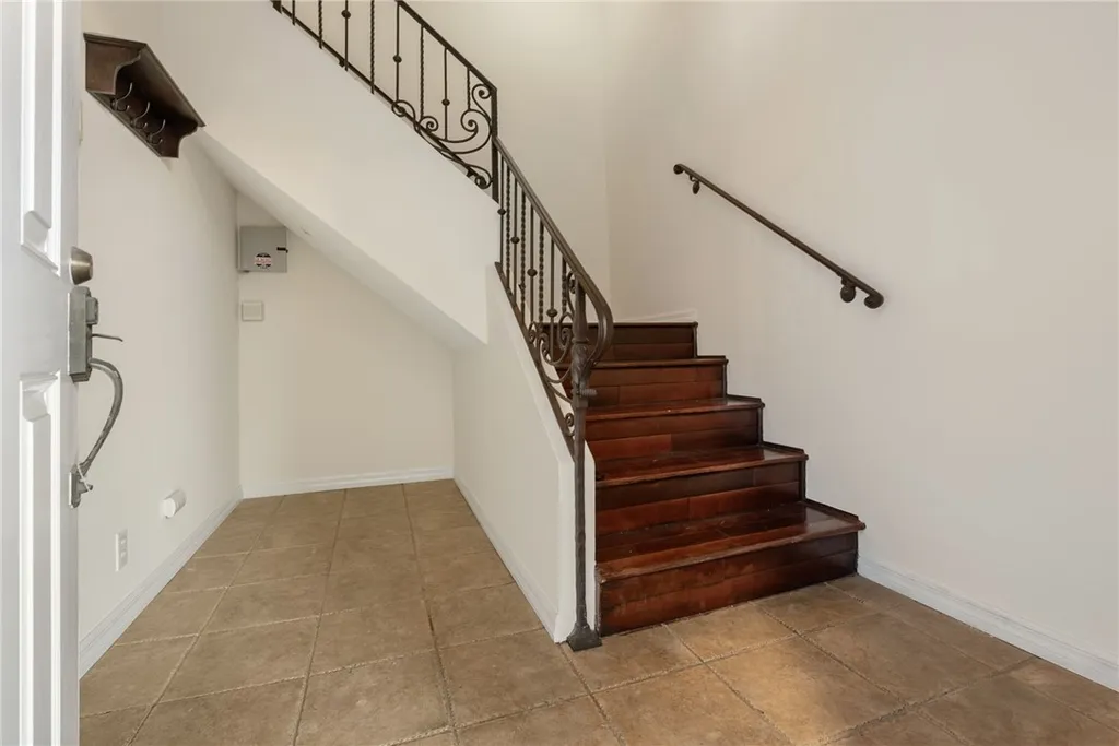 Additional image 33 of 221 Violet Ave, Monrovia, CA 91016