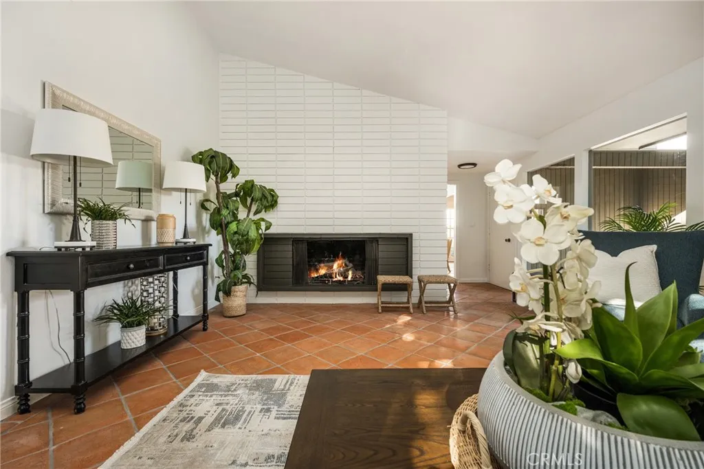 Additional image 95 of 337 Vista Baya, Costa Mesa, CA 92627