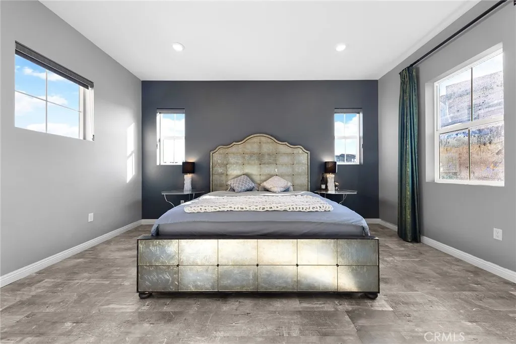 Additional image 33 of 115 Frame, Irvine, CA 92618