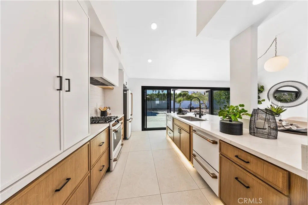 Additional image 8 of 1033 E Via Escuela, Palm Springs, CA 92262