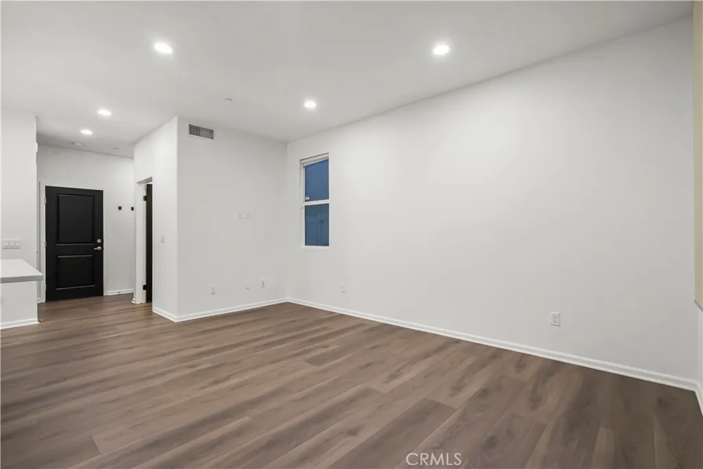 Additional image 6 of 7619 N Patriot Way, Van Nuys, CA 91405