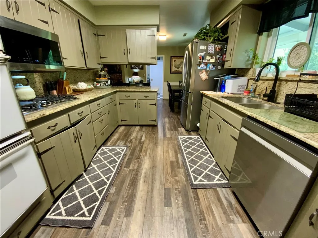 Additional image 6 of 48833 Rock Point Road, Oakhurst, CA 93644