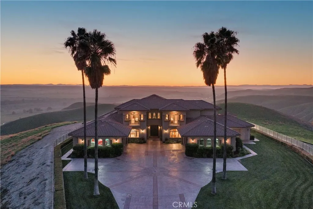 1990 E 46, Shandon, CA 93461