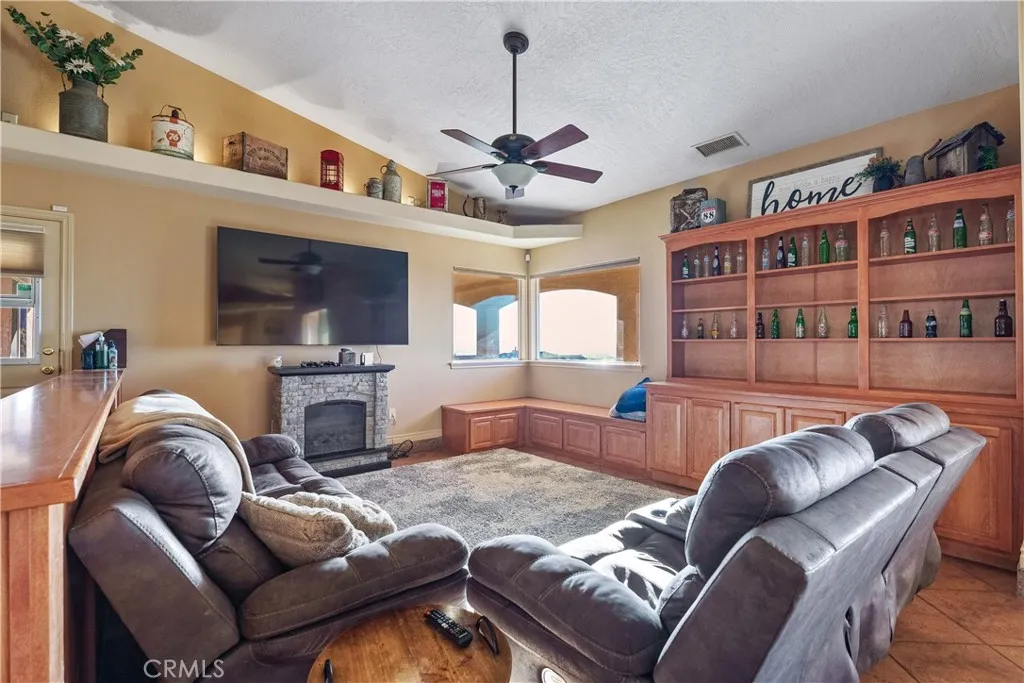 Additional image 19 of 23053 Roundup Way, Apple Valley, CA 92308