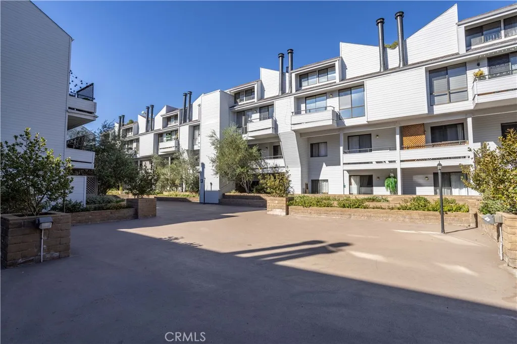 Additional image 89 of 13331 Moorpark Street Unit 319, Sherman Oaks, CA 91423