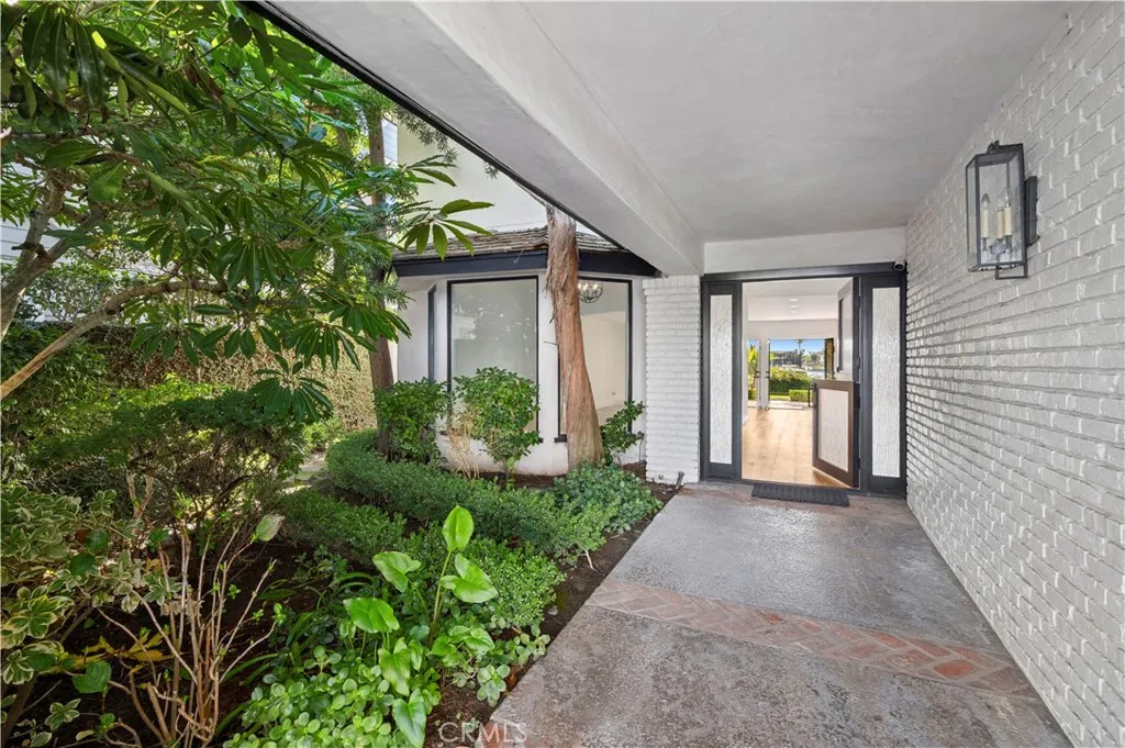 Additional image 4 of 2572 Bayshore Dr, Newport Beach, CA 92663