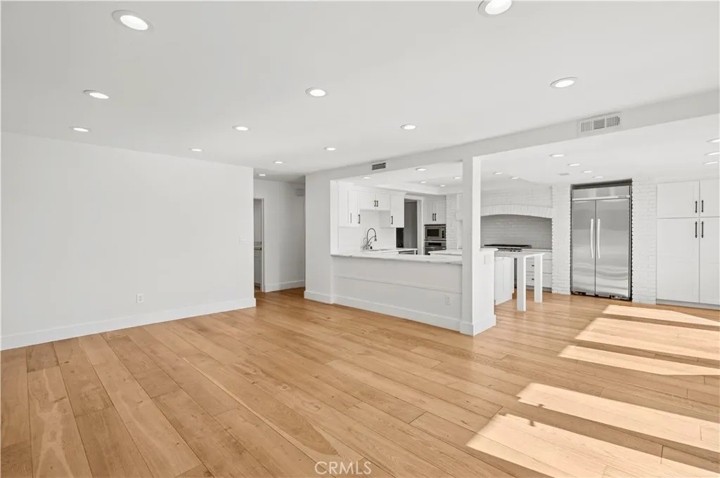 Additional image 10 of 2572 Bayshore Dr, Newport Beach, CA 92663