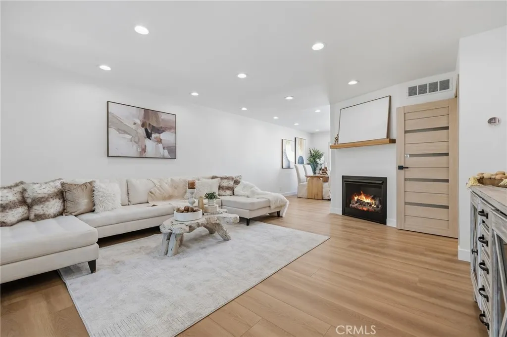 Additional image 2 of 9502 Via Salerno, Burbank, CA 91504