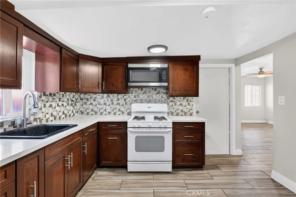 Additional image 14 of 806 W Spruce Street, Compton, CA 90220