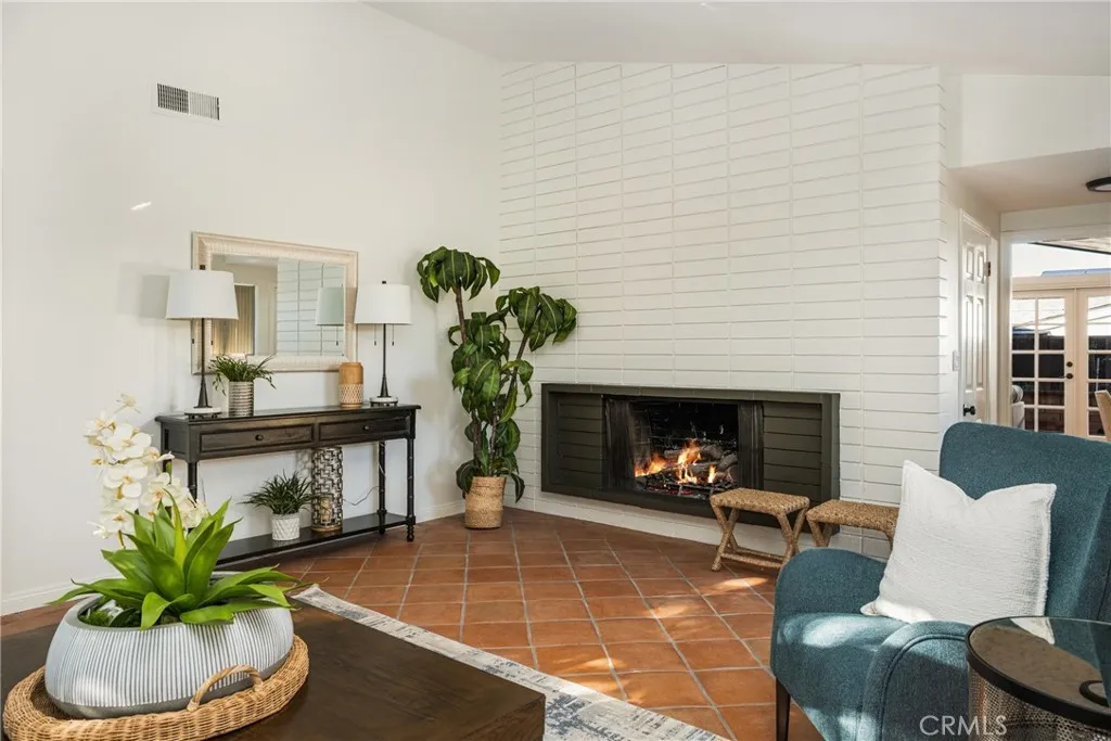 Additional image 93 of 337 Vista Baya, Costa Mesa, CA 92627