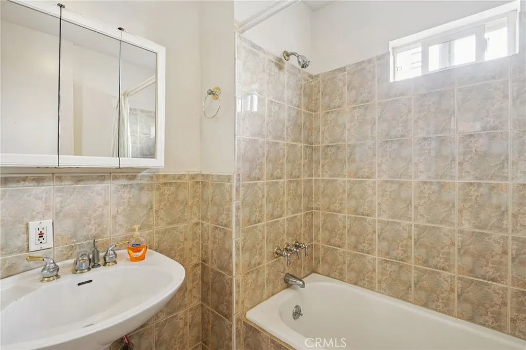 Additional image 13 of 6608 Arlington Avenue, Los Angeles, CA 90043