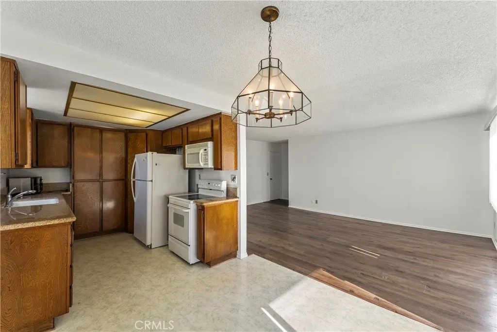 Additional image 7 of 15000 Halldale Avenue Unit 101, Gardena, CA 90247