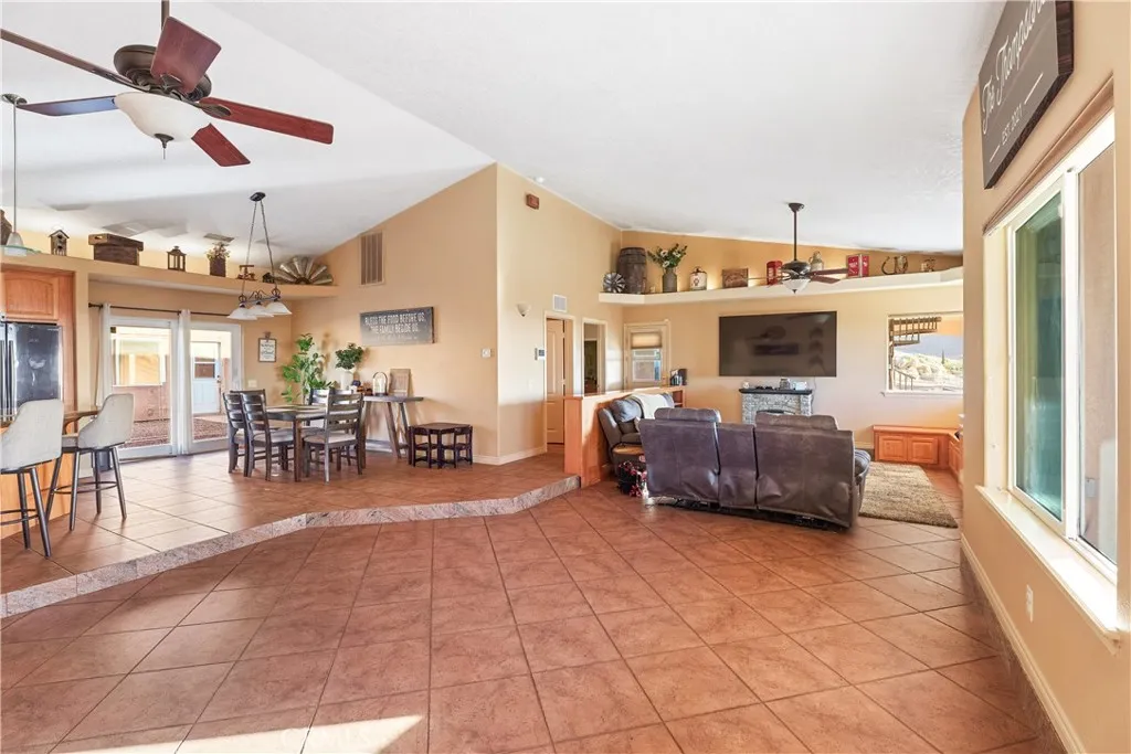 Additional image 10 of 23053 Roundup Way, Apple Valley, CA 92308