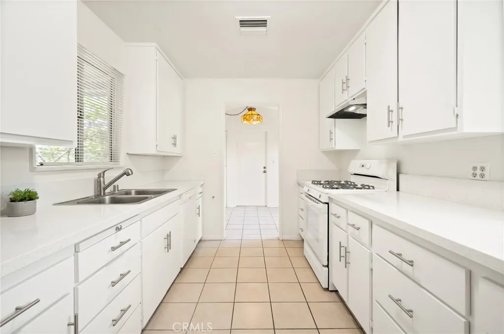 Additional image 8 of 5249 Ventura Canyon Avenue, Sherman Oaks, CA 91401