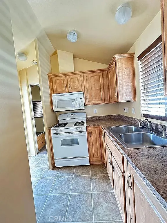 Additional image 15 of 32000 Riverside Drive Unit I1, Lake Elsinore, CA 92530