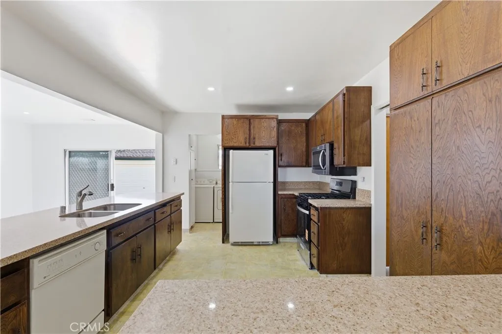 Additional image 71 of 5300 E 28th St, Long Beach, CA 90815