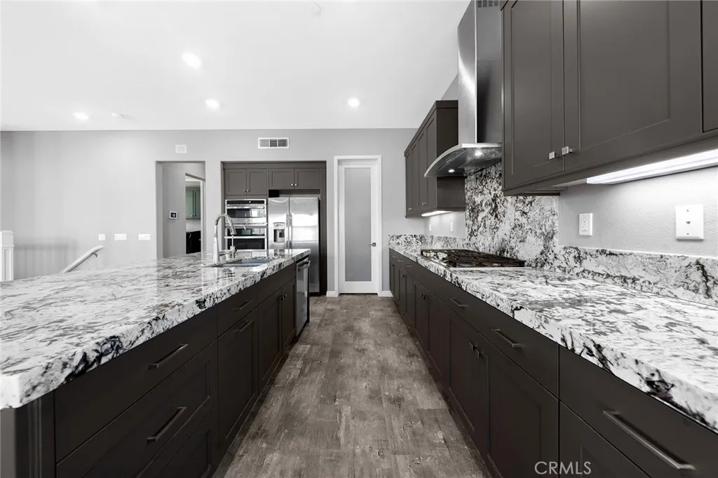 Additional image 81 of 115 Frame, Irvine, CA 92618