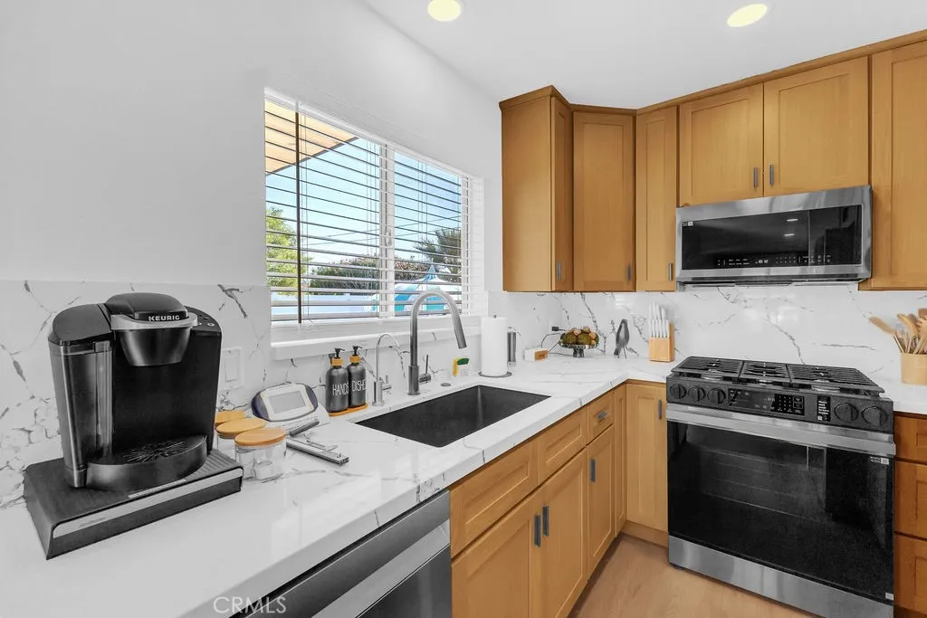 Additional image 10 of 481 W Sunview Ave, Palm Springs, CA 92262