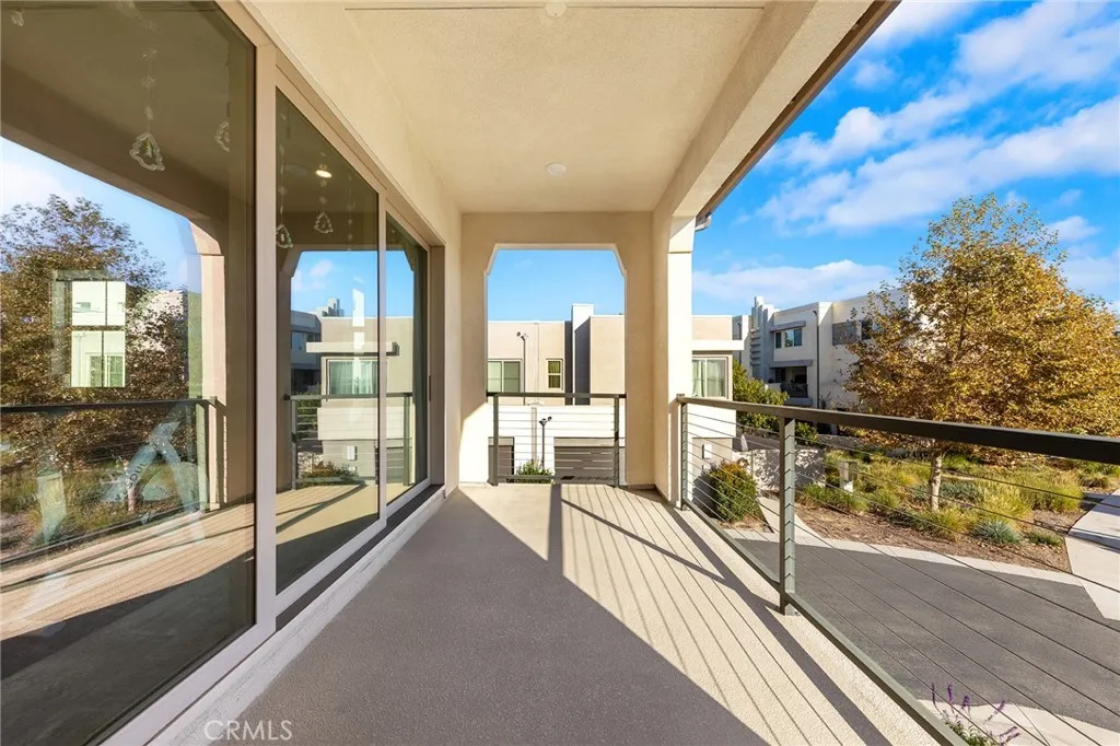 Additional image 27 of 115 Frame, Irvine, CA 92618