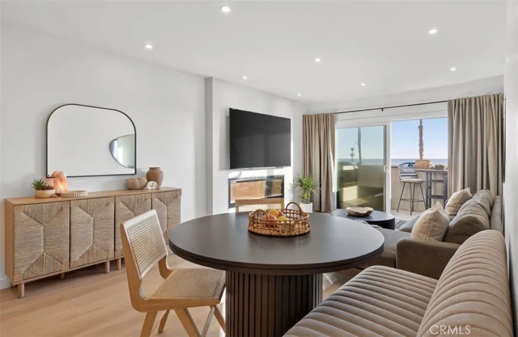 Additional image 5 of 218 E Surfside Dr, Port Hueneme, CA 93041