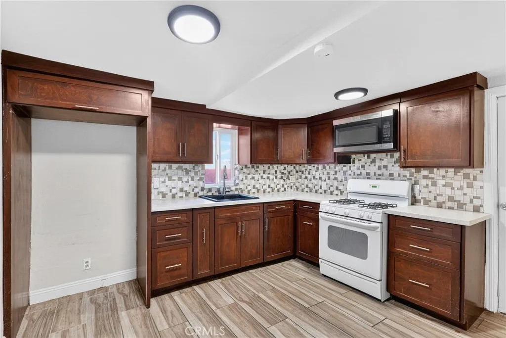 Additional image 13 of 806 W Spruce Street, Compton, CA 90220