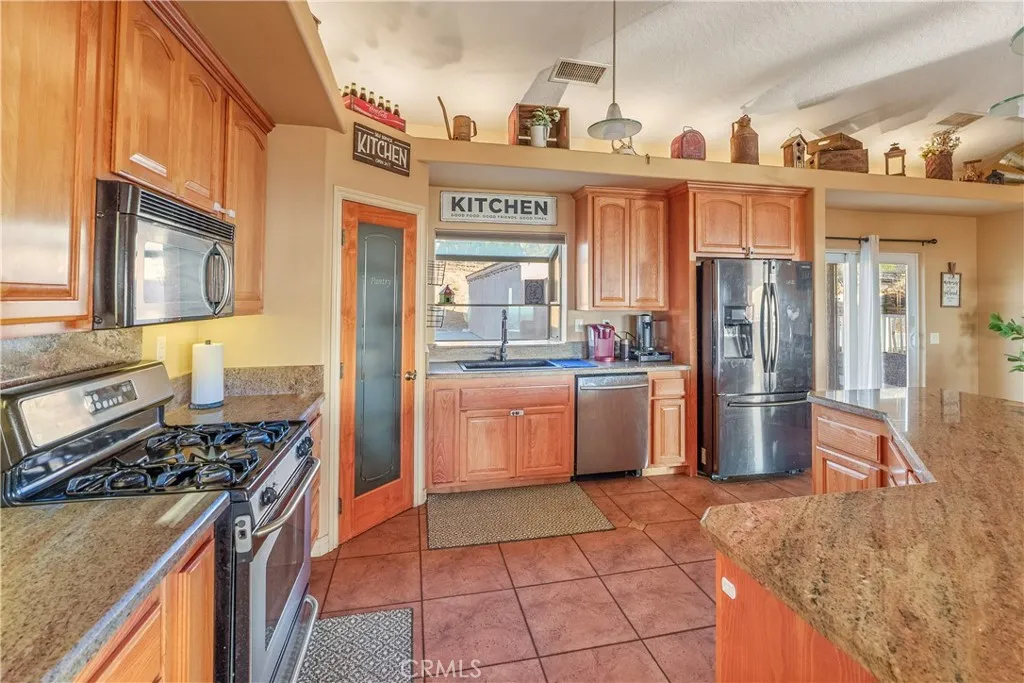 Additional image 13 of 23053 Roundup Way, Apple Valley, CA 92308