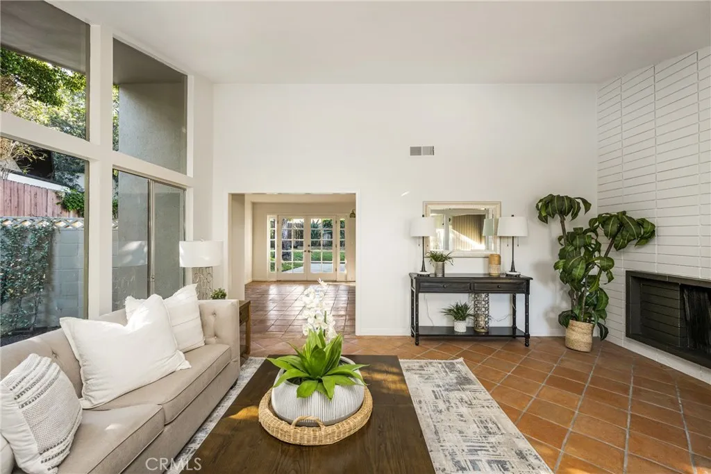 Additional image 22 of 337 Vista Baya, Costa Mesa, CA 92627