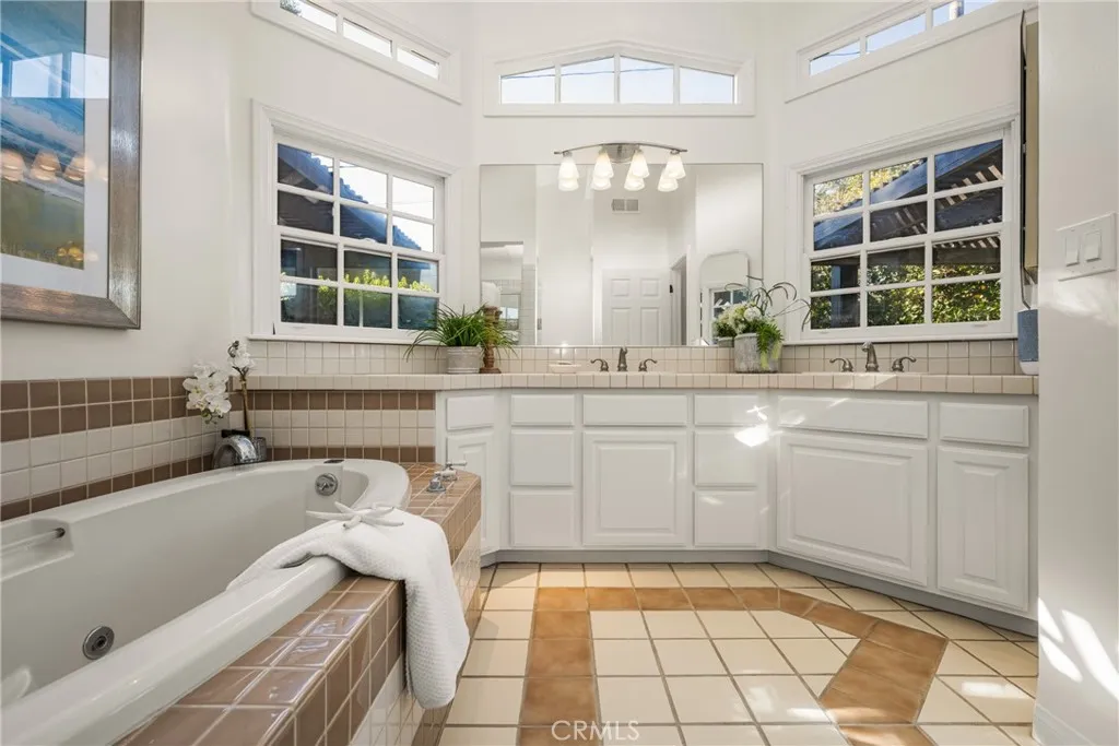 Additional image 119 of 337 Vista Baya, Costa Mesa, CA 92627