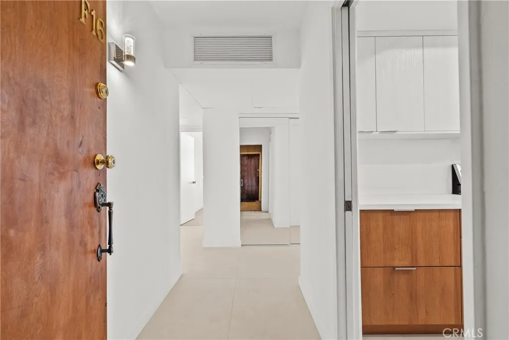 Additional image 3 of 2385 Roscomare Rd Unit F16, Bel Air, CA 90077