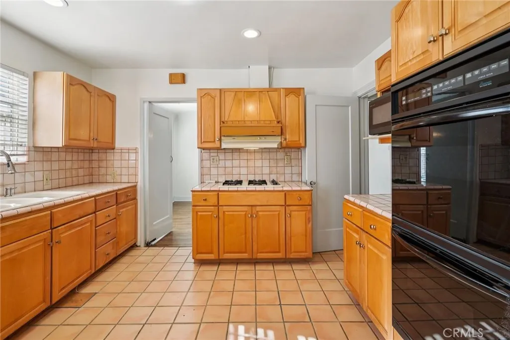 Additional image 8 of 6608 Arlington Avenue, Los Angeles, CA 90043